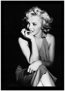 Nowoczesny obraz w czarnej ramie o wymiarach 70x100 cm - Marilyn Monroe 3