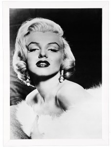 Obraz w białej, szerokiej ramie w rozmiarze 50x70 cm- Marilyn Monroe 1