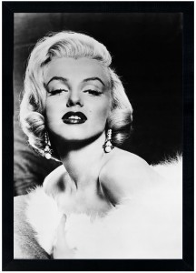 Obraz w czarnej ramie o wymiarach 50x70 cm - Marilyn Monroe 