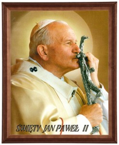 Obraz w ramie o tematyce religijnej w rozmiarze 30x40cm - Jan Paweł II z krzyżem