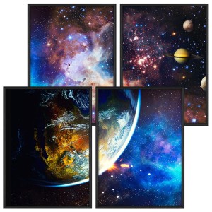 Galeria 4 plakatów rozmiar 50x70 cm „Galaktyka I” – kolaż ścienny 3 zdjęć, grafik, obrazów w czarnych ramach