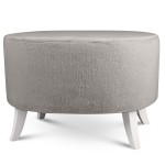 Tapicerowana pufa owalna 62x72x46 cm DUŻA w kolorze jasnoszarym - siedzisko z tkaniny imitującej futro, z drewnianymi nóżkami w kolorze białym