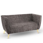 Sofa Lara z welurowej tkaniny w kolorze ciemnoszarym z przeszyciami i złotymi nogami