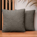 Dekoracyjna poszewka na poduszkę 35x35 cm w kolorze ciemnobrązowym z  tkaniny szenilowej z teksturą 