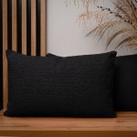 Dekoracyjna poszewka na poduszkę 40x60 cm w kolorze czarnym z tkaniny szenilowej z teksturą