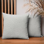 Dekoracyjna poszewka na poduszkę 45x45 cm w kolorze jasnoszarym z tkaniny szenilowej z teksturą