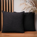 Dekoracyjna poszewka na poduszkę 45x45 cm w kolorze czarnym z tkaniny szenilowej z teksturą