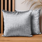  Dekoracyjna poszewka na poduszkę 40x40 cm w kolorze popielatym w tkaniny welurowej z wytłaczanym wzorem “skóra krokodyla” 
