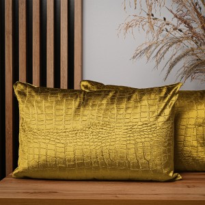Dekoracyjna poszewka na poduszkę 40x60 cm w kolorze złotym w tkaniny welurowej z wytłaczanym wzorem “skóra krokodyla” 