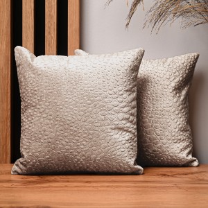 Dekoracyjna poszewka na poduszkę 30x30 cm w kolorze beżowym z tkaniny welurowej z teksturą “kropelki”