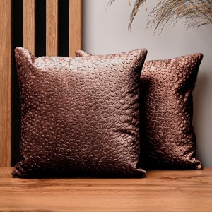 Dekoracyjna poszewka na poduszkę 30x30 cm w kolorze czerwono-brązowym z tkaniny welurowej z teksturą “kropelki” 