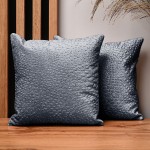 Dekoracyjna poszewka na poduszkę 30x30 cm w kolorze szaroniebieskim z tkaniny welurowej z teksturą “kropelki” 