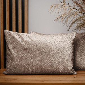 Dekoracyjna poszewka na poduszkę 40x60 cm w kolorze beżowym z tkaniny welurowej z teksturą “kropelki”