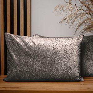 Dekoracyjna poszewka na poduszkę 40x60 cm w kolorze stalowym z tkaniny welurowej z teksturą “kropelki”  