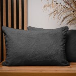 Dekoracyjna poszewka na poduszkę 40x60 cm w kolorze grafitowym z imitacji futra 