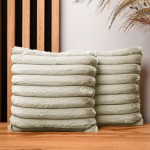 Dekoracyjna poszewka na poduszkę 30x30 cm w kolorze piaskowym z imitacji futra z przeszyciami