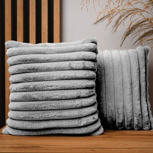 Dekoracyjna poszewka na poduszkę 40x40 cm w kolorze jasnoszarym z imitacji futra z przeszyciami