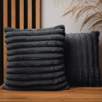 Dekoracyjna poszewka na poduszkę 40x40 cm w kolorze grafitowym z imitacji futra z przeszyciami