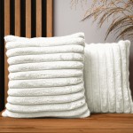 Dekoracyjna poszewka na poduszkę 40x40 cm w kolorze jasnoszarym z imitacji futra z przeszyciami