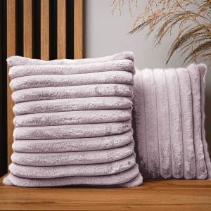 Dekoracyjna poszewka na poduszkę 40x40 cm w kolorze liliowym z imitacji futra z przeszyciami