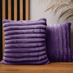 Dekoracyjna poszewka na poduszkę 40x40 cm w kolorze fioletowym z imitacji futra z przeszyciami