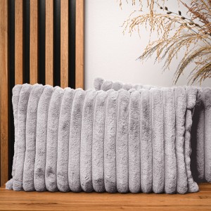 Dekoracyjna poszewka na poduszkę 40x60 cm w kolorze siwym z imitacji futra z przeszyciami 