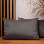Dekoracyjna poszewka na poduszkę 40x60 cm w kolorze brązowym z tkaniny welurowej 