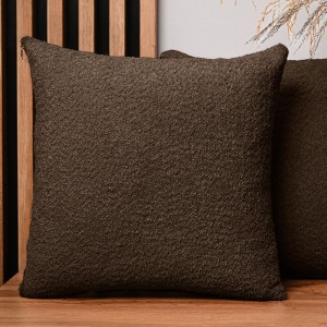 Dekoracyjna poszewka na poduszkę 60x60 cm w kolorze czekoladowym z tkaniny szenilowej z teksturą 