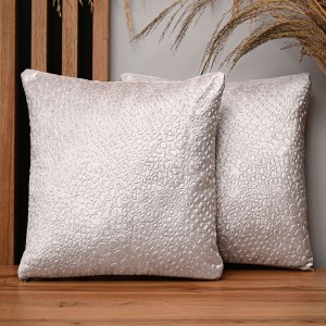 Dekoracyjna poszewka na poduszkę 35x35 cm w kolorze pudrowego różu z tkaniny welurowej z teksturą “kropelki”  