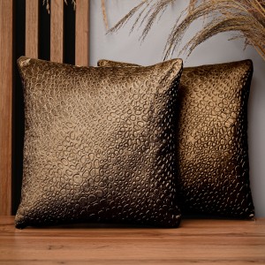 Dekoracyjna poszewka na poduszkę 35x35 cm w kolorze karmelowym z tkaniny welurowej z teksturą “kropelki”  