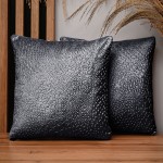 Dekoracyjna poszewka na poduszkę 35x35 cm w kolorze siwym z tkaniny welurowej z teksturą “kropelki” 