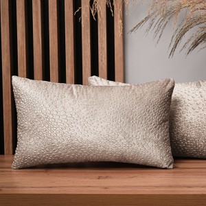 Dekoracyjna poszewka na poduszkę 30x50 cm w kolorze beżowym z tkaniny welurowej z teksturą “kropelki”