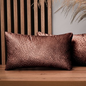Dekoracyjna poszewka na poduszkę 30x50 cm w kolorze czerwono-brązowym z tkaniny welurowej z teksturą “kropelki” 
