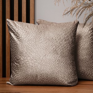 Dekoracyjna poszewka na poduszkę 45x45 cm w kolorze beżowym z tkaniny welurowej z teksturą “kropelki”  