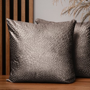 Dekoracyjna poszewka na poduszkę 45x45 cm w kolorze ciemnobeżowym z tkaniny welurowej z teksturą “kropelki”