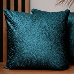 Dekoracyjna poszewka na poduszkę 55x55 cm w kolorze turkusowym z tkaniny welurowej z teksturą “kropelki"