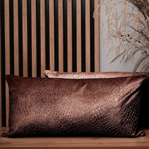 Dekoracyjna poszewka na poduszkę 40x80 cm w kolorze czerwono-brązowym z tkaniny welurowej z teksturą “kropelki” 