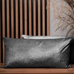 Dekoracyjna poszewka na poduszkę 40x80 cm w kolorze szarym z tkaniny welurowej z teksturą “kropelki”  