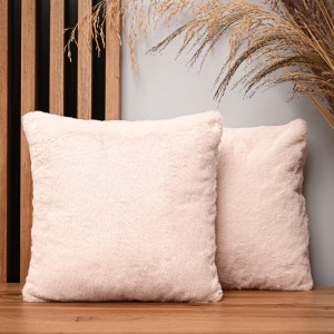 Dekoracyjna poszewka na poduszkę 35x35 cm w kolorze jasnoróżowym z imitacji futra 
