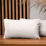 Dekoracyjna poszewka na poduszkę 30x50 cm w kolorze jasnoszarym z imitacji futra