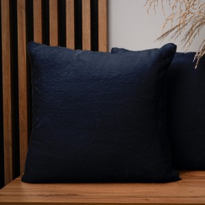 Dekoracyjna poszewka na poduszkę 45x45 cm w kolorze granatowym z imitacji futra