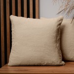 Dekoracyjna poszewka na poduszkę 50x50 cm w kolorze piaskowym z imitacji futra