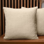 Dekoracyjna poszewka na poduszkę 55x55 cm w kolorze kremowym z imitacji futra