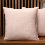 Dekoracyjna poszewka na poduszkę 55x55 cm w kolorze jasnoróżowym z imitacji futra