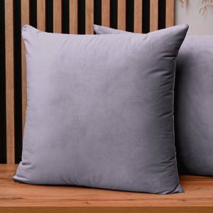 Dekoracyjna poszewka na poduszkę 60x60 cm w kolorze liliowym z tkaniny welurowej