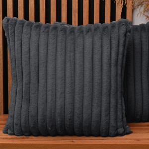 Dekoracyjna poszewka na poduszkę 60x60 cm w kolorze grafitowym z imitacji futra z przeszyciami