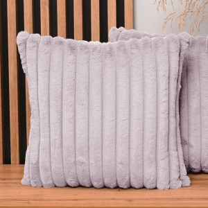 Dekoracyjna poszewka na poduszkę 50x50 cm w kolorze liliowym z imitacji futra z przeszyciami