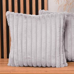 Dekoracyjna poszewka na poduszkę 50x50 cm w kolorze siwym z imitacji futra z przeszyciami