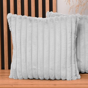 Dekoracyjna poszewka na poduszkę 50x50 cm w kolorze jasnoszarym z imitacji futra z przeszyciami