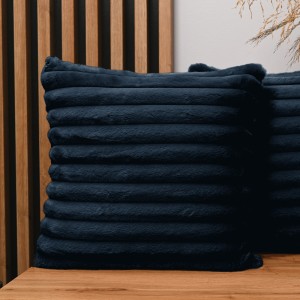 Dekoracyjna poszewka na poduszkę 45x45 cm w kolorze granatowym z imitacji futra z przeszyciami